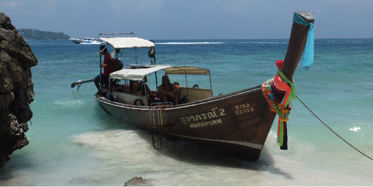 Ko-Phi-Phi-Boat-Beach-Bay-Thailand