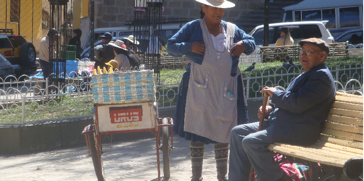 Potosi-ijsverkoop-stal-plein-lokaal-Bolivia