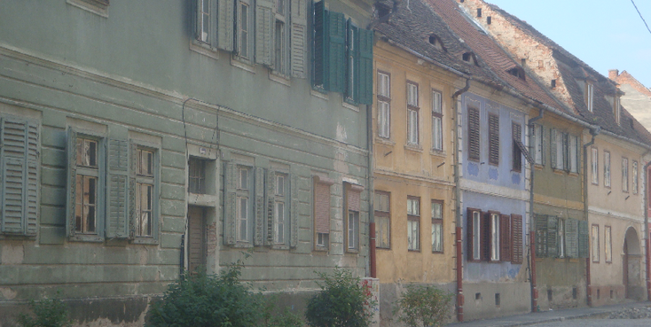 Sibiu-koopmanshuizen-vakmanshuizen-gekleurd-Roemenië