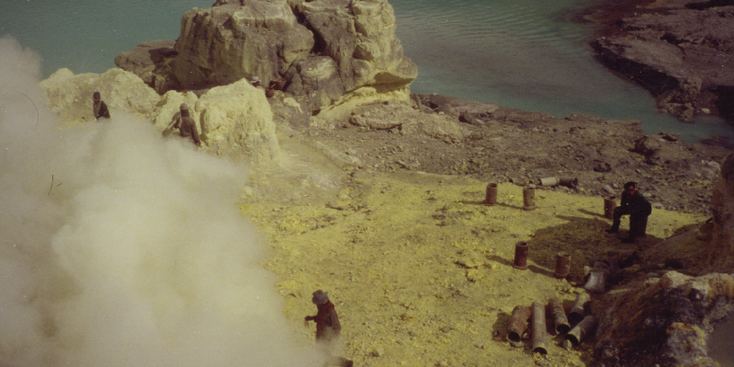 IJen-plateau-Java-Indonesia-Sulfur