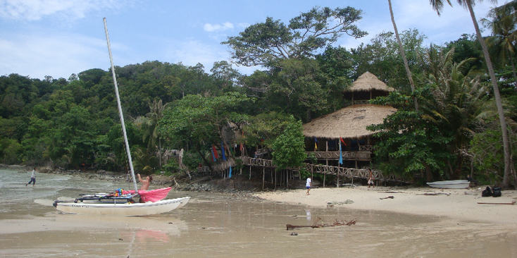 Ko-Chang-Treehouse-lodge-hostel-hut-rieten-strand-terras-veranda-eiland-Thailand
