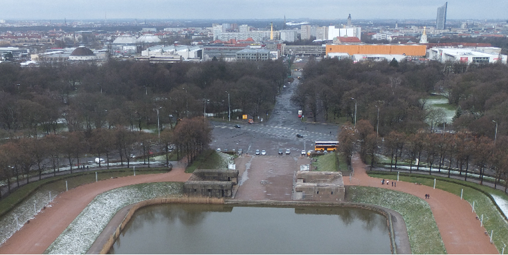 Leipzig-Volkerschlachtsdenkmal-vijver-water-uitzicht-slag-Napoleon-Duitsland