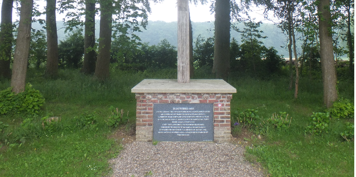 Azincourt-kerkhof-Franse-soldaten-monument-Frankrijk