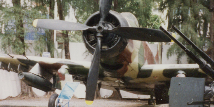 Ho-Chi-Minh-oorlog-museum-war-vliegtuig-Vietnam