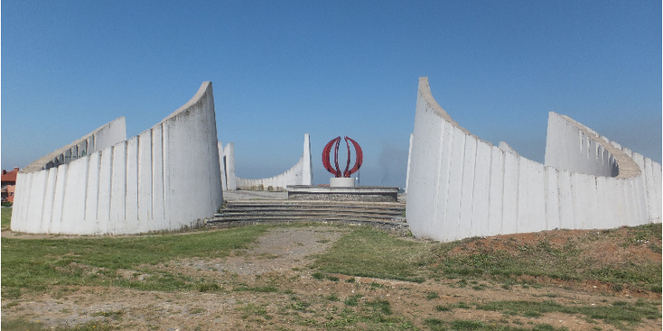 Pristina-monument-oorlog-heuvel-Munaxhere-district-Kosovo