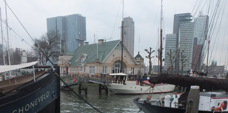 Veerhaven-admiraliteitenhuisje-Maas-skyline-Rotterdam-Nederland