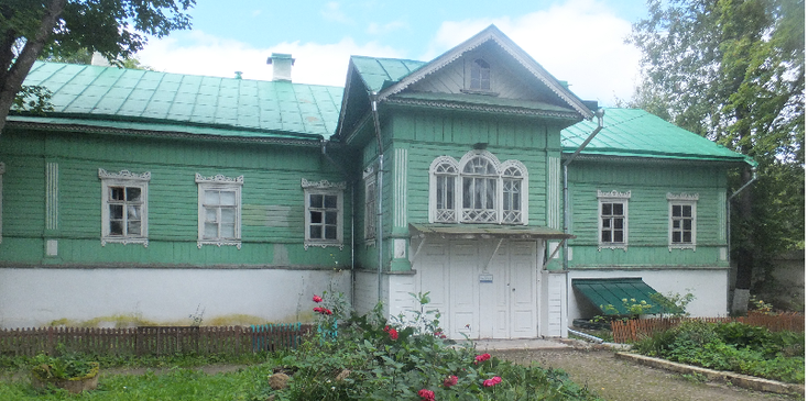 Pskov-houten-huis-Rusland-tuin