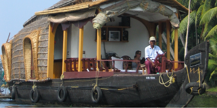 Backwaters-Kerala-Alleppey-rivierleven-India-rieten-boten