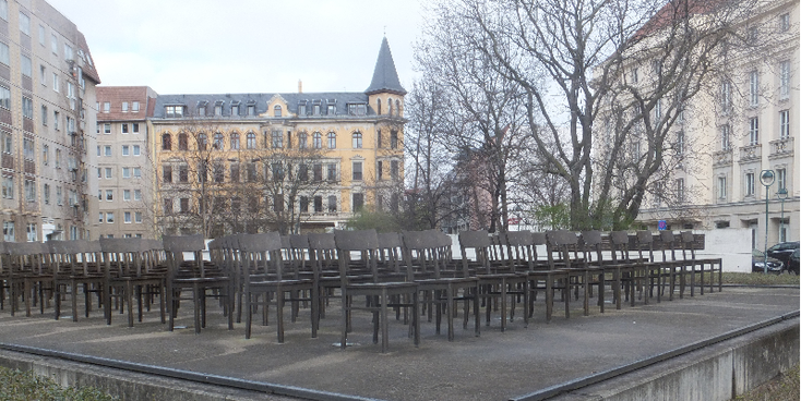 Leipzig-synagoge-plek-Joden-stoelen-monument-herdenking-nazi-WW2-Duitsland