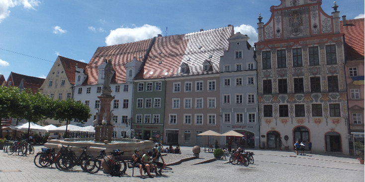 Landsberg-am-Lech-Marienbrunnen-platz-central-plein-Duitsland