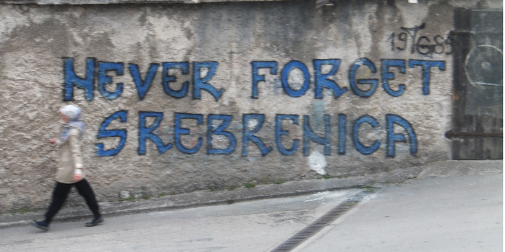 Srebrenica-graffiti-never-forget-Bosnië-Herzegovina