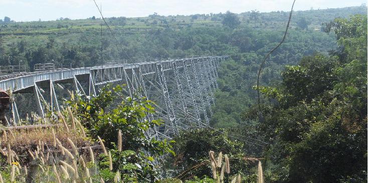 Gokteila-Gokteik-viaduct-trein-Myanmar-Birma