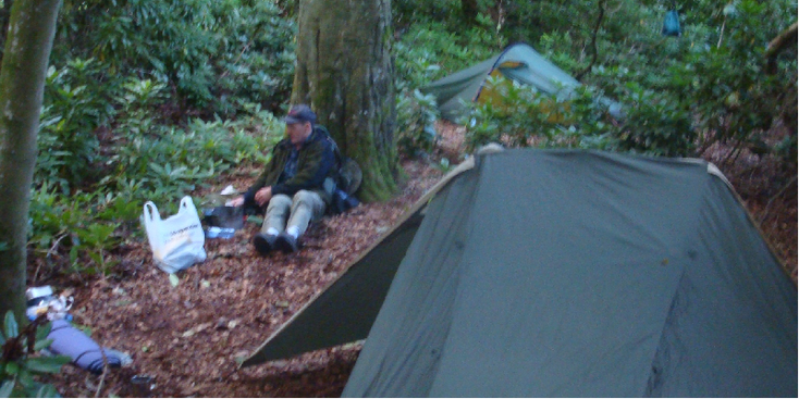Wildkamperen-tent-bos-Schotland