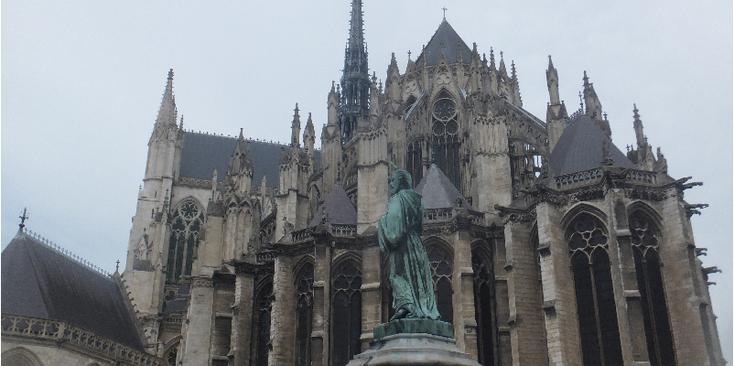 Amiens-kathedraal-beeld-standbeeld-torens-Frankrijk