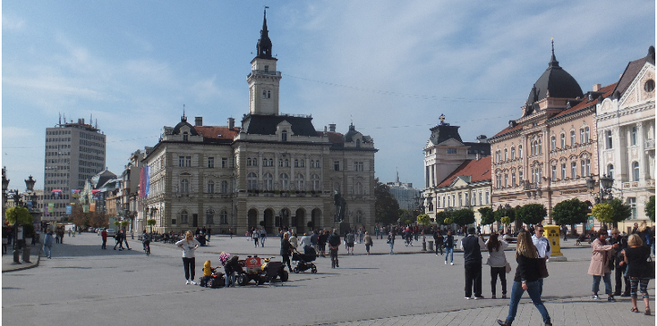 Trg-Slobode-plein-Novi-Sad-stadhuis-Servië