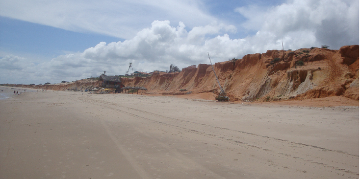 Canoa-Cabrada-rode-duinen-strand-zand-Hippie-strandhut-Brazilië
