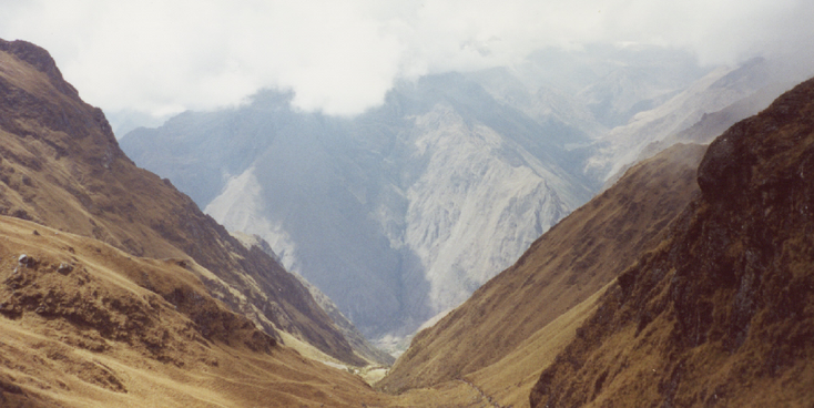 Machu-Pichu-Inka-Inca-Rijk-jungle-Peru-trail-verborgen-geheim-mist-bergen-Andes