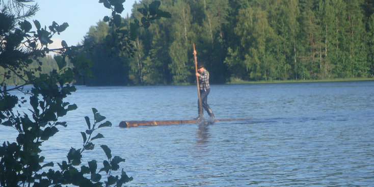 Kuopio-boomstam-varen-water-traditioneel-Finland