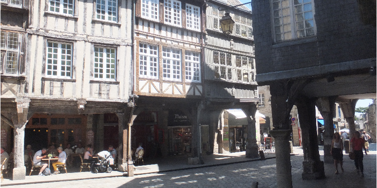 Dinan-koopmanshuizen-vakmanshuizen-pilaren-Bretagne-Frankrijk