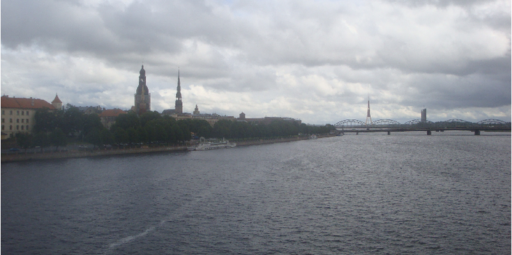 Riga-Dvina-rivier-brug-torens-Letland