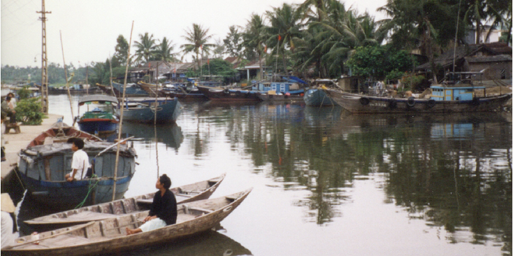 Hoi-An-haven-palmboom-boten-houten-huizen-Vietnam
