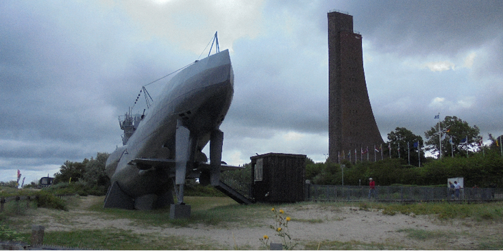 ehrendenkmal-Laboe-onderzeer-U-boot-boat-monument-strand-Duitsland