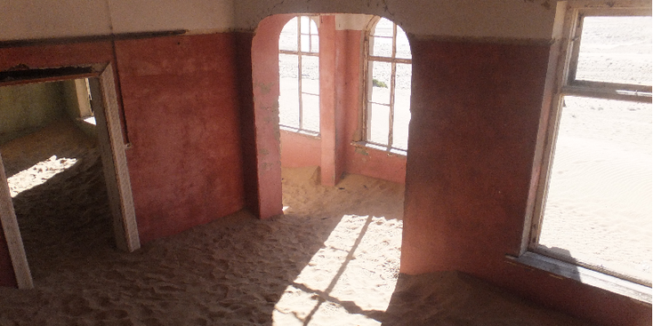 Kolmanskop-zand-huis-mijnstad-Namibië