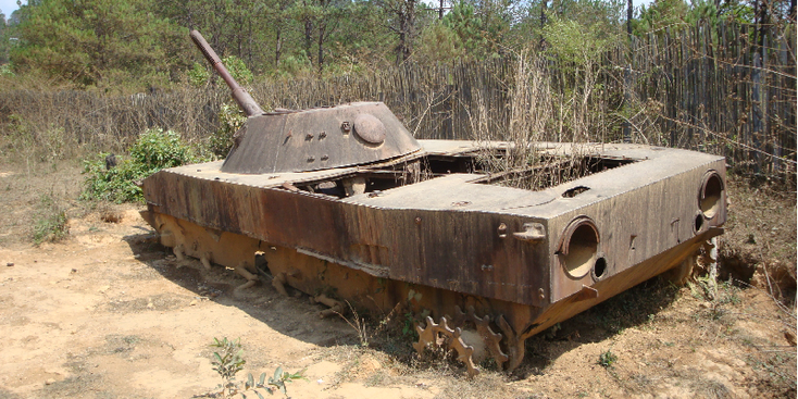 Russiche-tank-Vietnam-oorlog-Vallei-der-Kruiken-vlakte-Plain-of-Jars-Phonsovan-Laos
