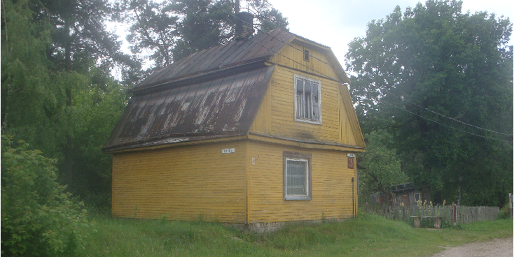 Paneriai-houten-huis-bos-Litouwen