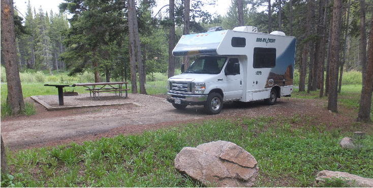 Prune-Creek-campground-Bighorn-National-Park-camper-RV-picknicktafel-Verenigde-Staten