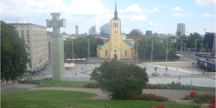 Tallinn-kruis-gedenkteken-kerk-plein-Estland