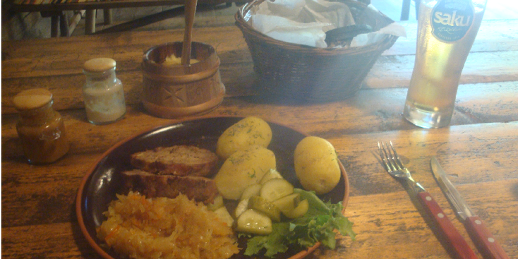 Karma-Altja-Korts-restaurant-Lahemaa-nationaal-park-traditioneel-eten-Estland-bar