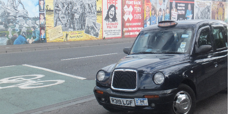 Belfast-black-taxi-zwart-graffiti-Troubles-Free-Noord-Ierland