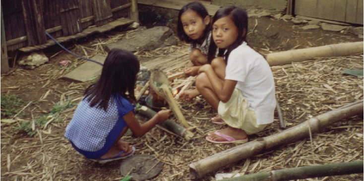 Kete-Tana-Toraja-Celebes-Sulawesi-meisjes-lokaal-Indonesië