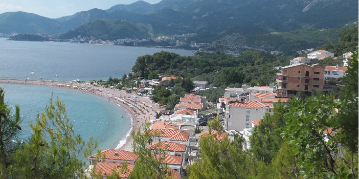 Sveti-Stefan-baai-strand-James-Bond-schier-eiland-Montenegro-Casino-Royal
