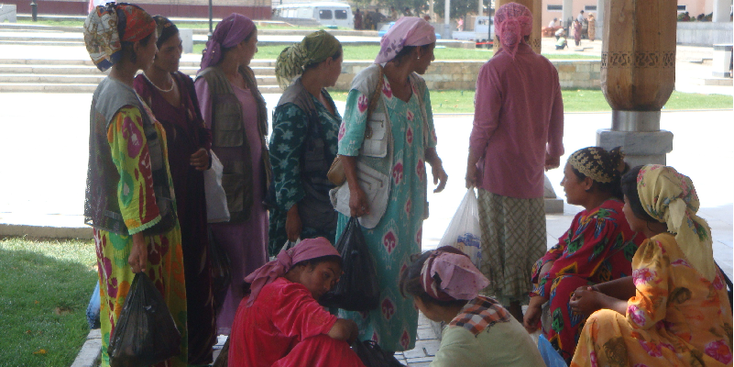Samarkand-lokale-vrouwen-kleur-Oezbekistan