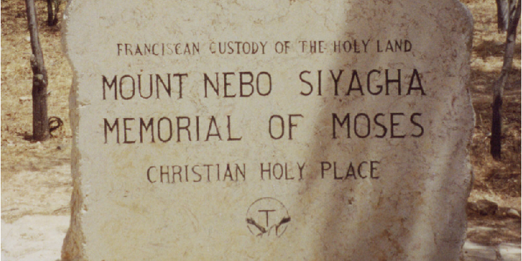 Mount-Nebo-berg-monument-gedenkteken-steen-Jordanië