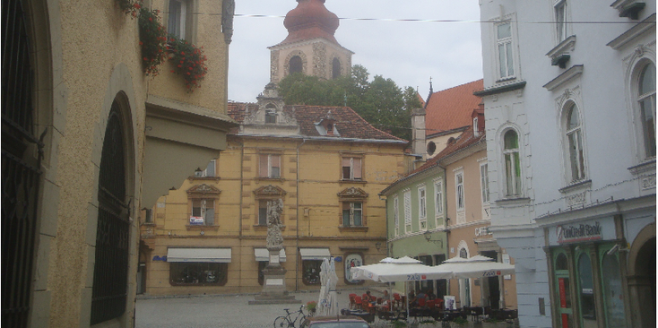 Ptuj-plein-terras-kerk-Slovenië