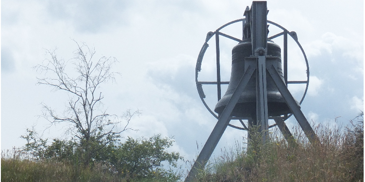 Waalsdorpervlakte-bel-duinen-klok-herdenking-WW2-Scheveningen-Nederland