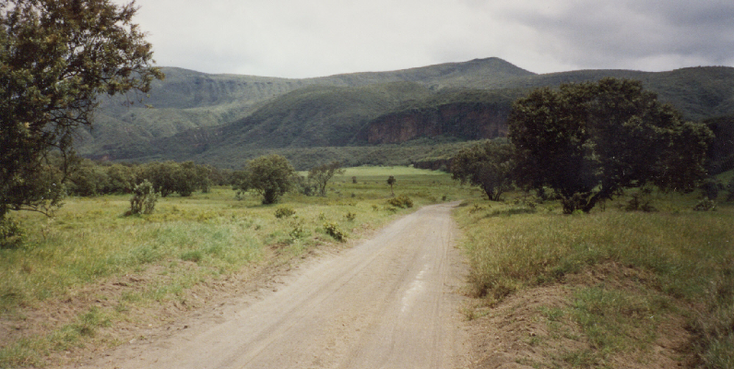 Hells-Gate-Nationaal-park-Kenia-weg-bergen