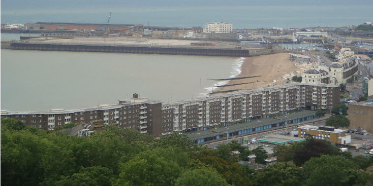 Dover-kasteel-uitzicht-haven-strand--Engeland