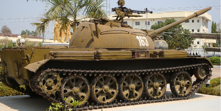 Vientiane-oorlogsmuseum-tank-Vietnam-oorlog-Laos