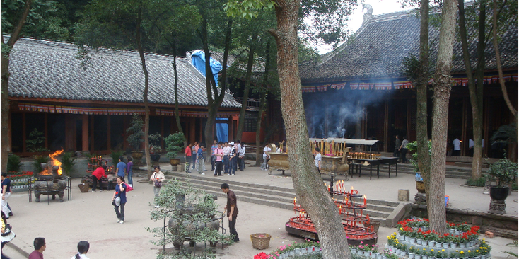 Leshan-China-tempel-binnenplaats