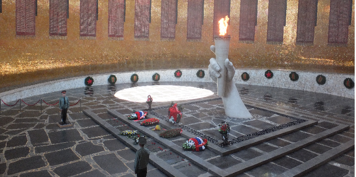 Volgograd-symbool-monument-Rusland-Stalingrad-vlam-memory-herdenkingszaal