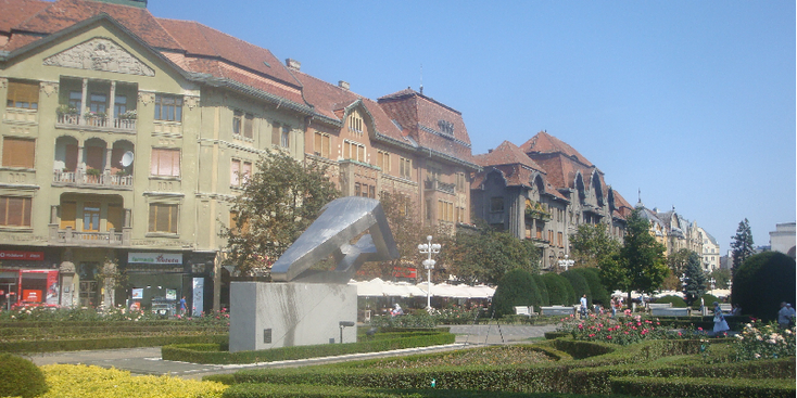Timisoara-straatleven-Roemenië-park-beeld-monument