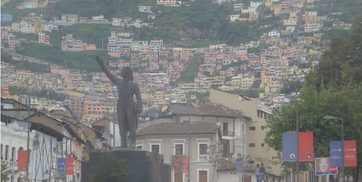 Quito-buitenwijken-Ecuador-standbeeld