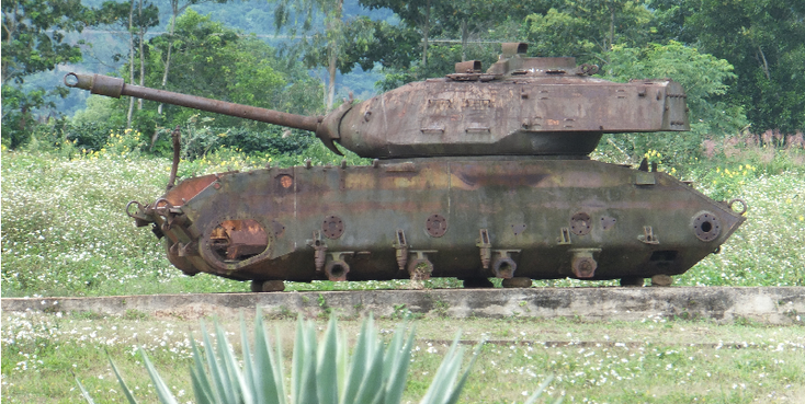 Khe-Sanh-tank-uitgebrand-Amerikaanse-basis-Vietnamoorlog-DMZ-Vietnam