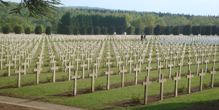 Verdun-slagveld-monument-herdenking-begraafplaats-graven-kruizen-Frankrijk-WW1