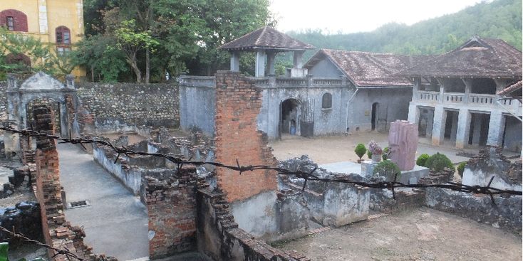 Bao-Tang-Son-La-Museum-Frans-Koloniale-gevangenis-Vietnam-prikkeldraad