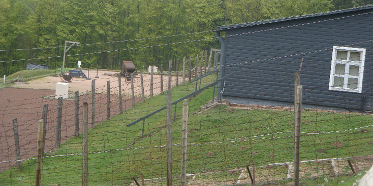Natzweiler-Struthof-concentratiekamp-Nazi-WW2-Frankrijk-wachttoren-prikkeldraad